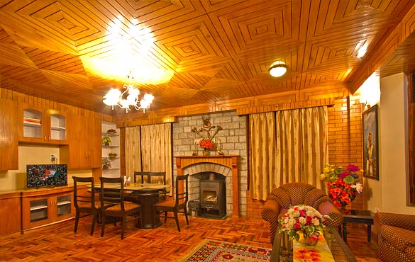 Hall of Setan Super Deluxe with a beautiful dining area and large sunlit windows setan